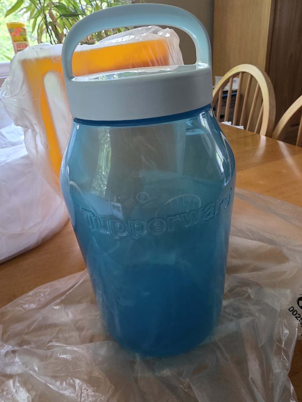 Tupperware Universal Blue Plastic Jar with Handle